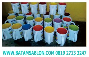 mug dalaman warna